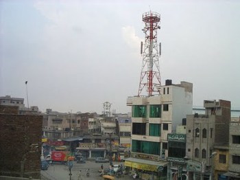 http://southasiarev.files.wordpress.com/2010/01/india-cellphone-tower.jpg?w=350