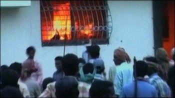 People in Lalgarh burn offices of hated officials
